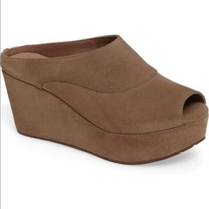 Chocolat Blu Taupe Suede Wedges